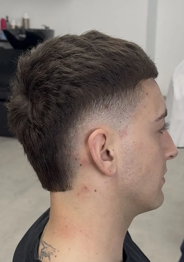 Crop con Mohawk barbería Aldaia
